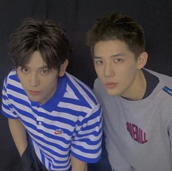 站姐掌握财富密码王一博肖战图册卖两百万选秀代拍周入一万五