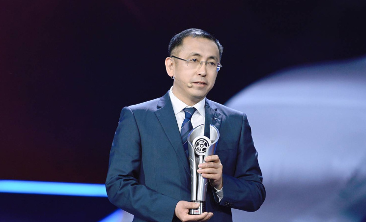 请问卢放先生看到起火的岚图梦想家您可还记得曾经的初心