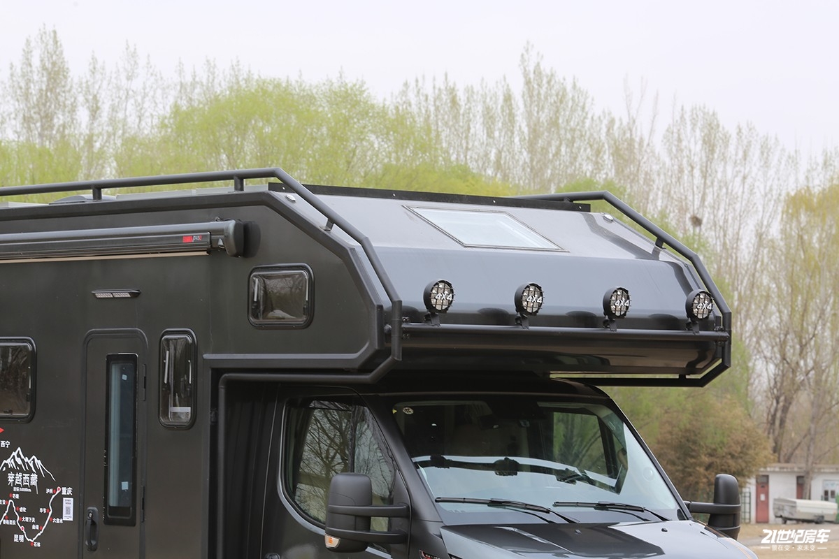 底盘硬核厢体厚道定价百万自有道理霍夫勒黑金刚侧拓版房车