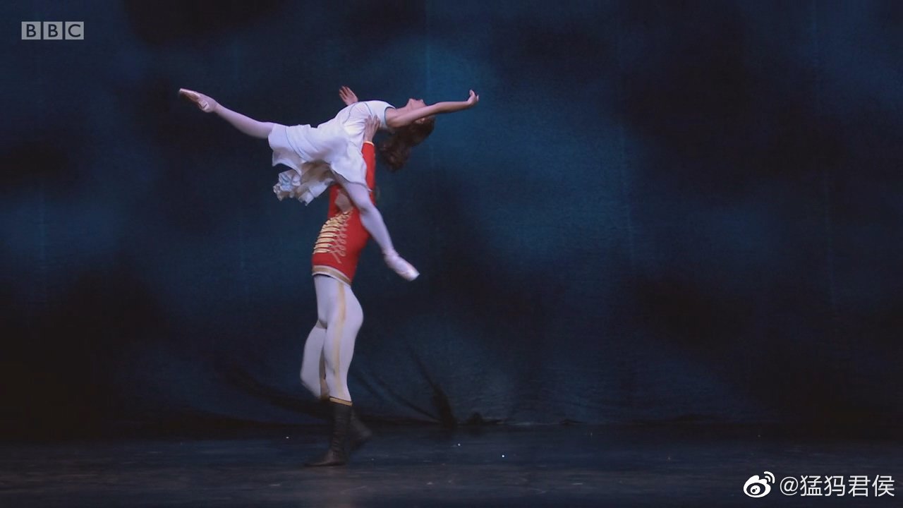 bbc.男舞者:透视皇家芭蕾舞团.men.at.the.barre.inside.the