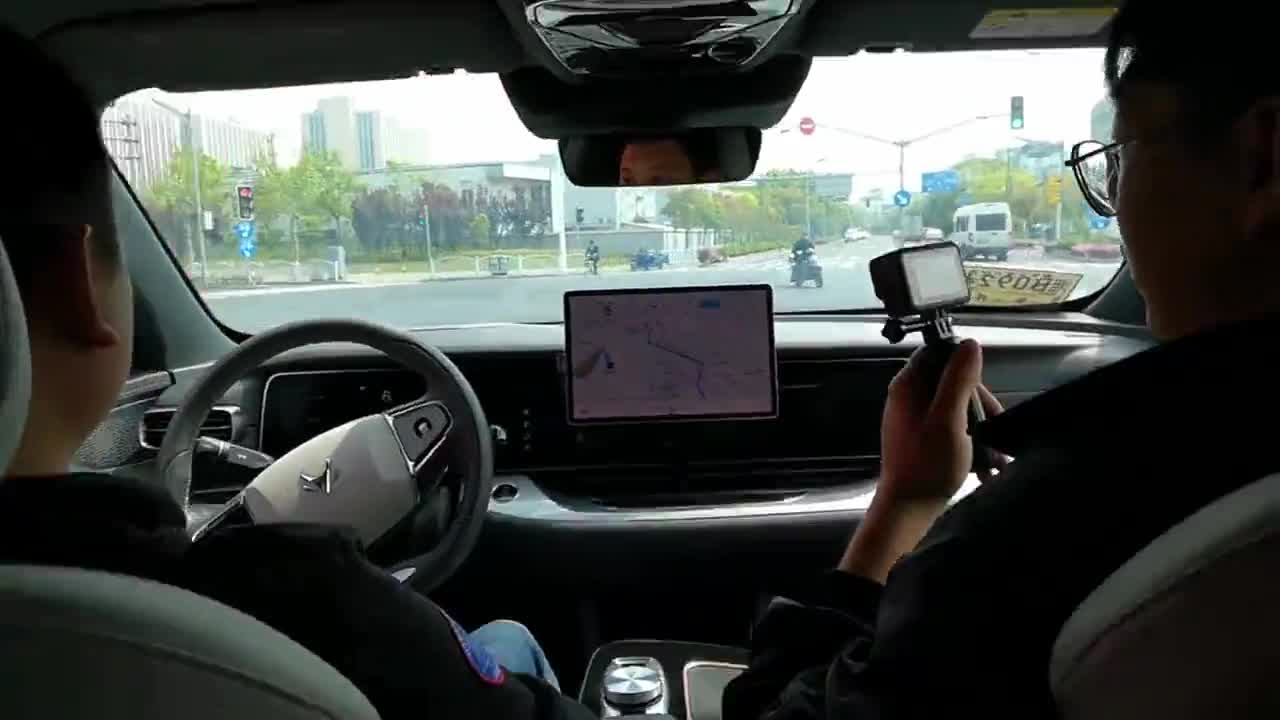 遭美团ceo王兴暗讽华为自动驾驶到底能不能打丨新智驾实测