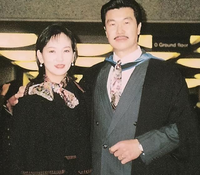 71岁前tvb知名男星娶得最美花旦,息影做大律师名成利就|黄锦燊|赵雅芝