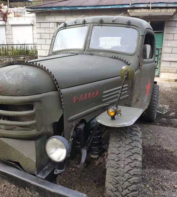 黑龙江遇到80年代的老解放汽车皮实耐用至今车主还用它运货