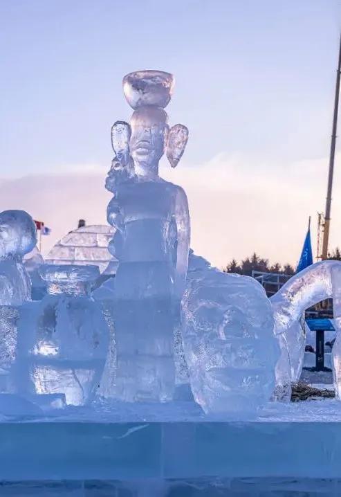 长春冰雪情超浪漫炫彩冰灯点亮夜空