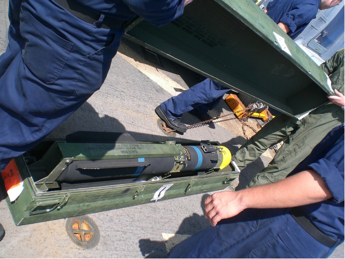 动能武器和导弹的完美结合收割者的飞行刀片地狱火r9x导弹