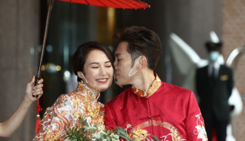 汤怡元宵节嫁麦秋成 东方浪漫婚礼不忘防疫