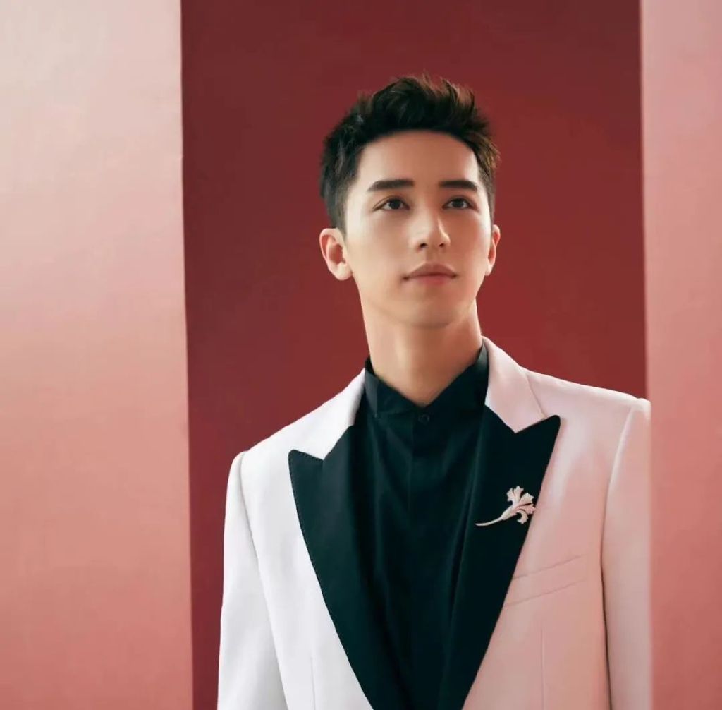 明星红毯有多卷:章子怡戴巨型翡翠、刘亦菲高定首穿、袁泉云淡风轻休闲区蓝鸢梦想 - Www.slyday.coM 明星红毯有多卷:章子怡戴巨型翡翠、刘亦菲高定首穿、袁泉云淡风轻休闲区蓝鸢梦想 - Www.slyday.coM