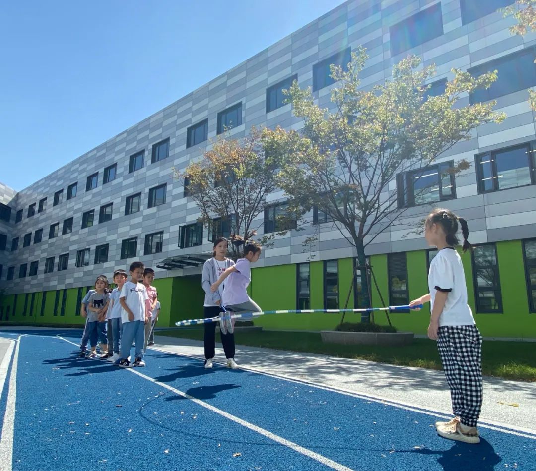 最新！南京课后服务第一天，我们发现了五个特点...休闲区蓝鸢梦想 - Www.slyday.coM