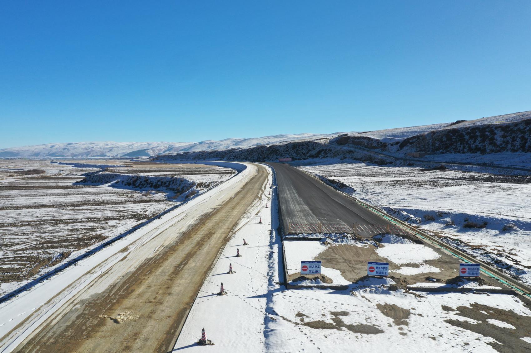久马高速阿坝段50公里基本成型!