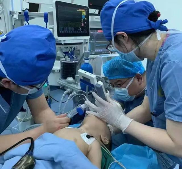 1岁男童误把洗衣凝珠当糖果吞下大半包，疯狂咳嗽、嘴巴发麻？医生竟然这么说...休闲区蓝鸢梦想 - Www.slyday.coM
