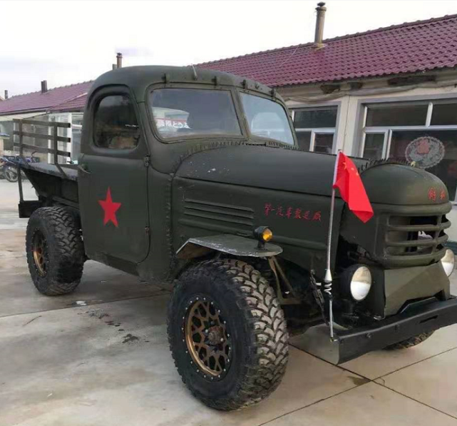 黑龙江遇到80年代的老解放汽车皮实耐用至今车主还用它运货