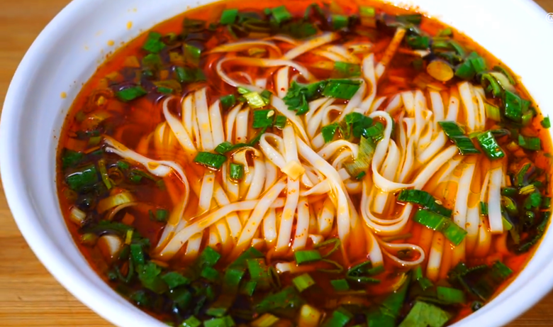 北方人对面食更加的熟悉一些,毕竟北方人主要吃的就是面食了,面条也