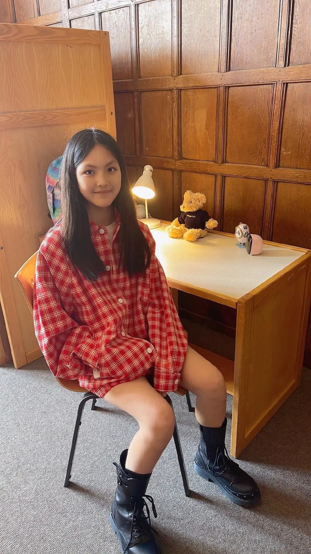 李湘女儿初长成,王诗龄面容精致手臂纤细,上贵族女校提防早恋|早恋