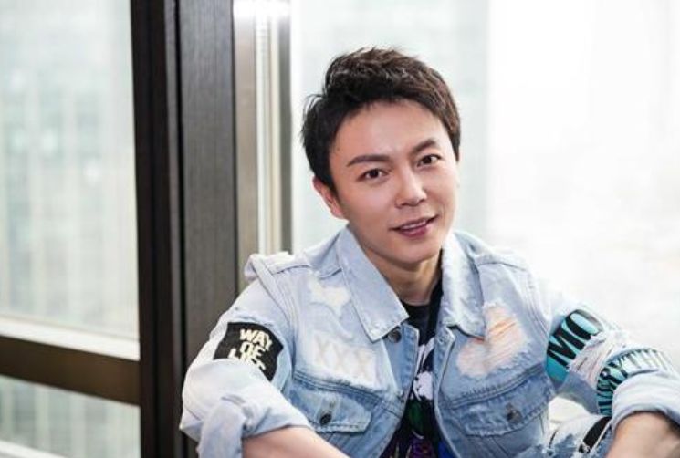 他是李连杰的"儿子",长大后娶了《仙剑》里的圣姑,今成这!