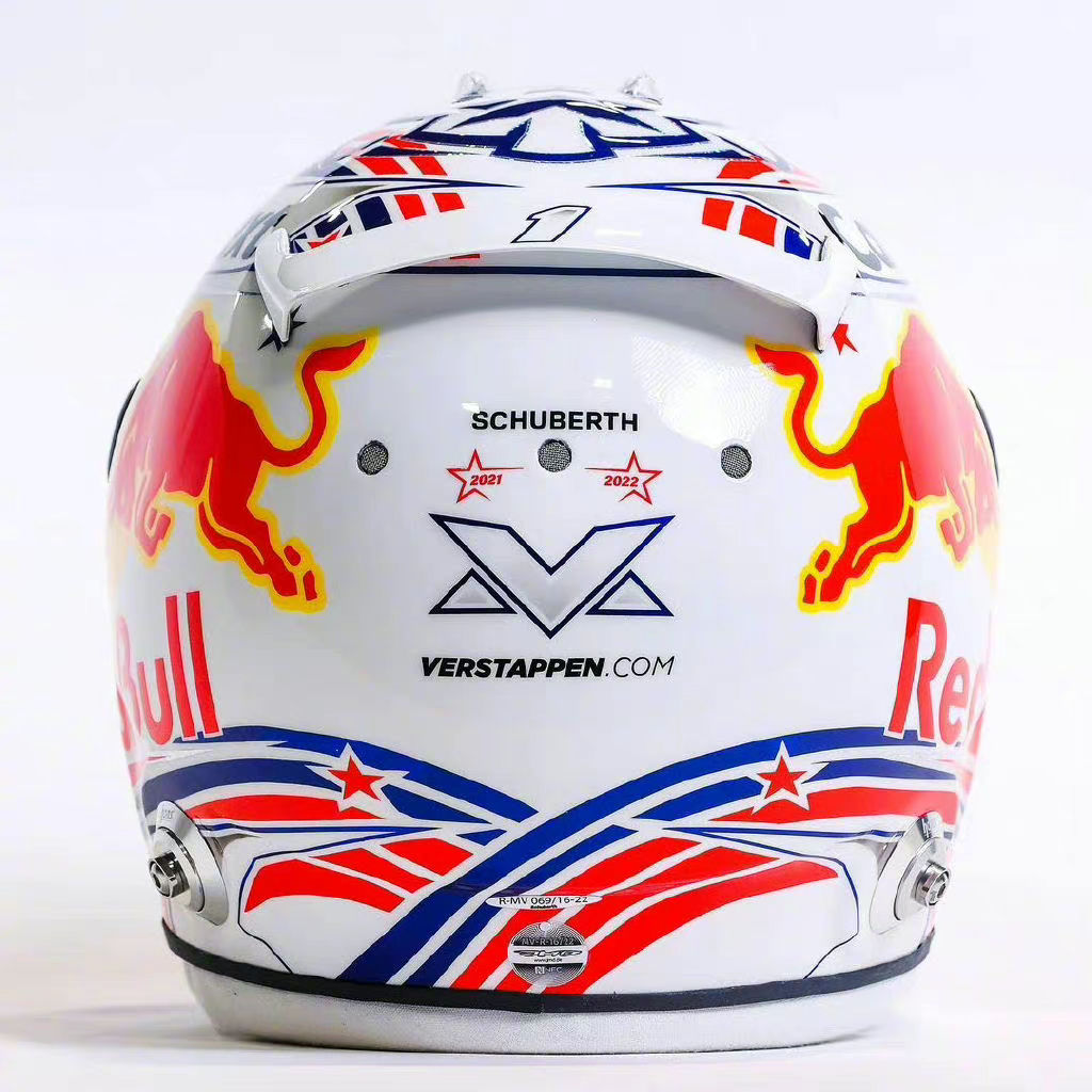 两届 世界冠军维斯塔潘为 推出的定制款头盔!这个设计打几分?