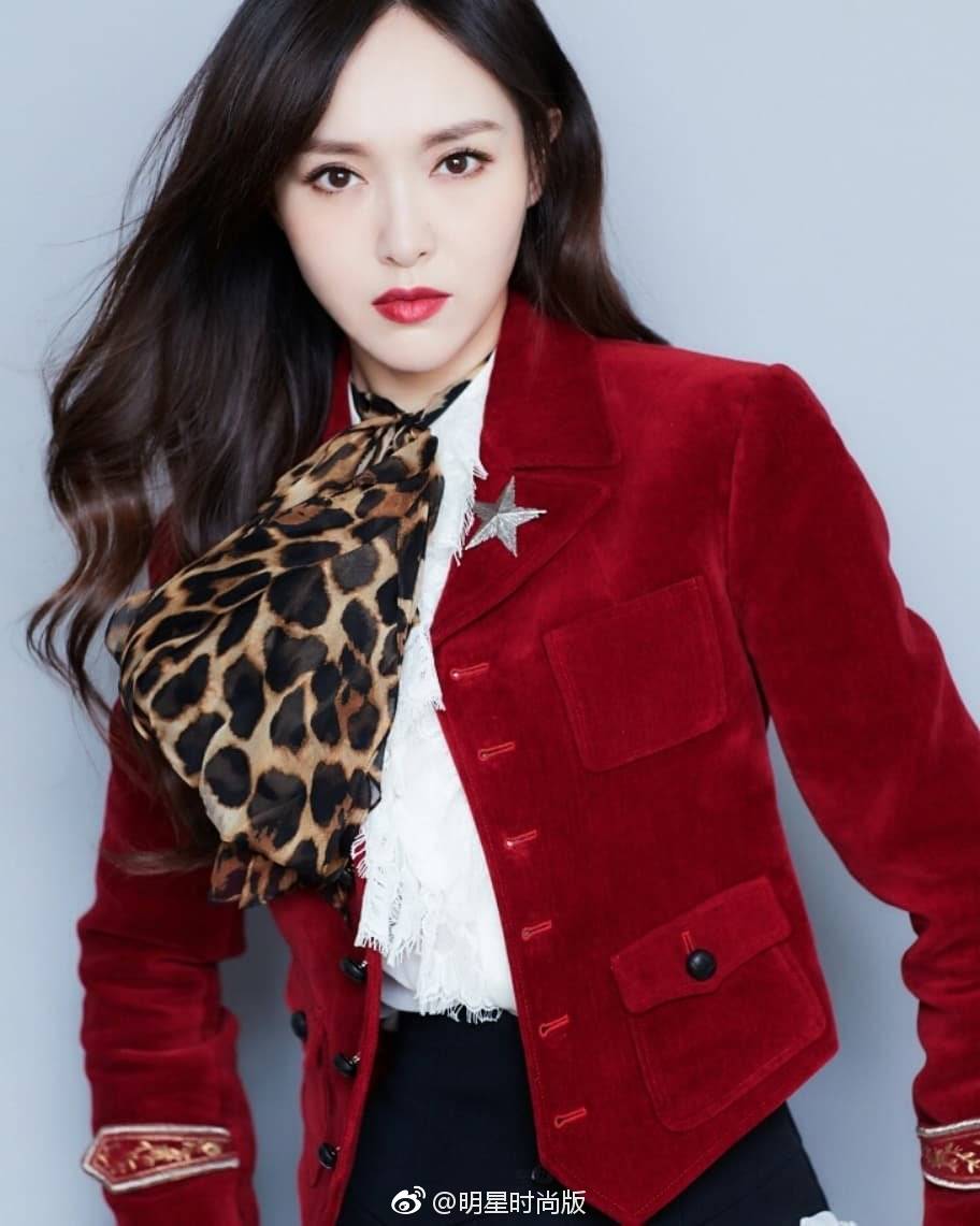 唐嫣 红色女士西装,落落大方, 气质高雅,么么哒_高清图集_新浪网