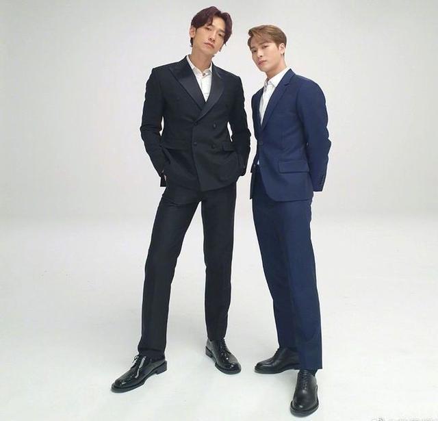王嘉尔晒与rain合影两人现最萌身高差合作单曲上线很惊艳