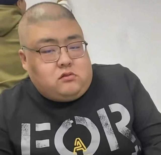 网红泡泡龙猝死撕开普通人内心的隐痛生活和生命难以平衡