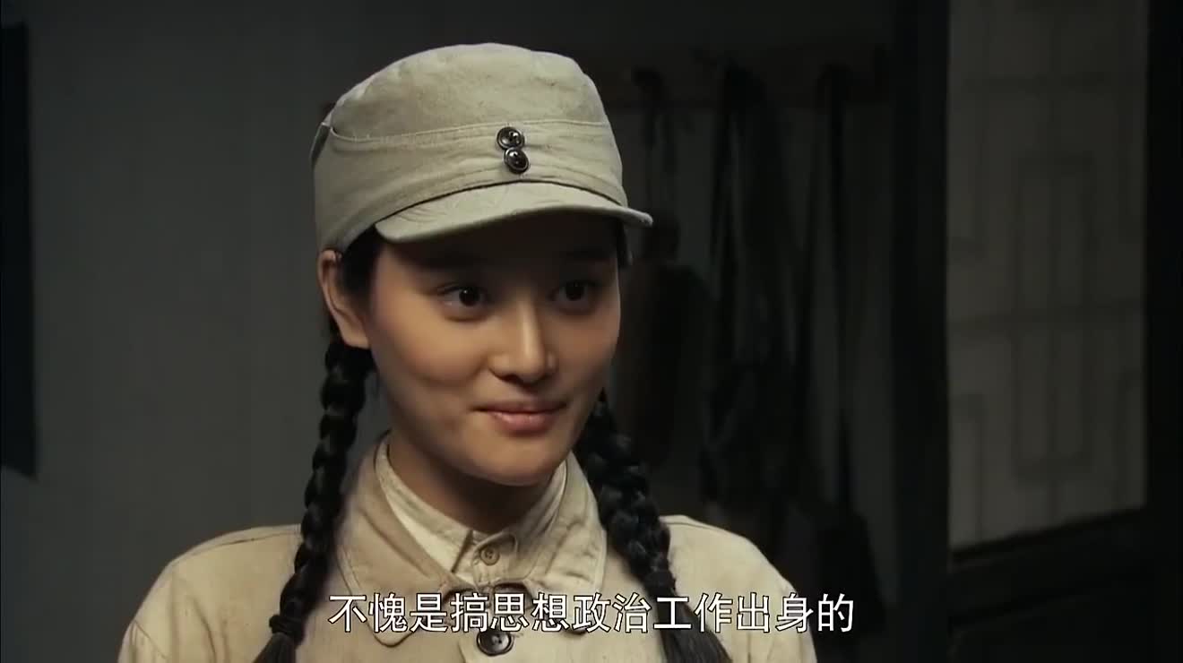 丁灵喂俘虏吃饭俘虏却一脸的不屑神情看上去很是嚣张