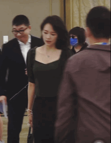 明星红毯有多卷:章子怡戴巨型翡翠、刘亦菲高定首穿、袁泉云淡风轻休闲区蓝鸢梦想 - Www.slyday.coM 明星红毯有多卷:章子怡戴巨型翡翠、刘亦菲高定首穿、袁泉云淡风轻休闲区蓝鸢梦想 - Www.slyday.coM