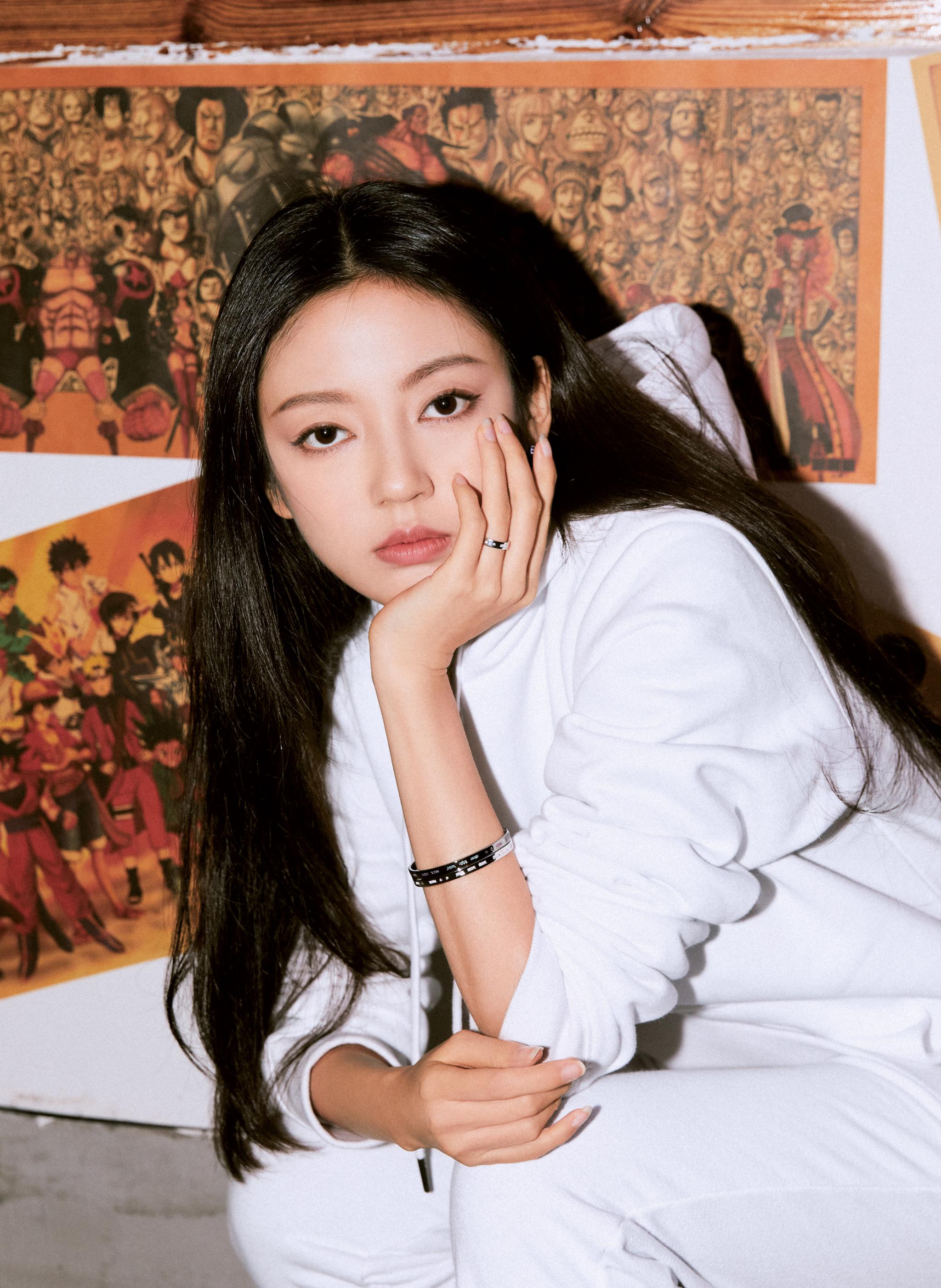 欢娱影视演员何瑞贤演绎apmmonaco全新valentine系列