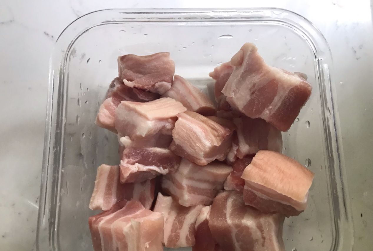 家常自制红烧肉，做法一点不难，入口软嫩鲜香，太解馋了休闲区蓝鸢梦想 - Www.slyday.coM