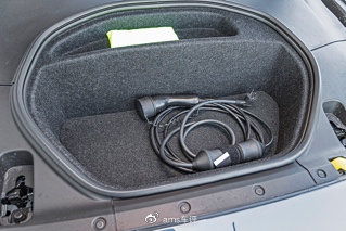 高性能玩具：特斯拉Model3、极星2和BMW i4 M50休闲区蓝鸢梦想 - Www.slyday.coM