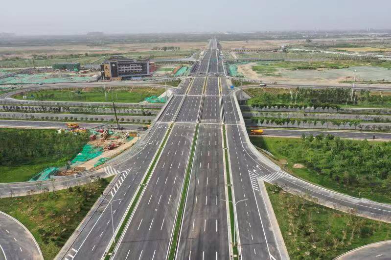 泾河新城16条市政道路同步集中交付通车