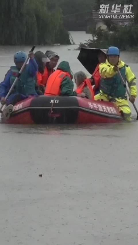 “风雨同舟，守护前行”