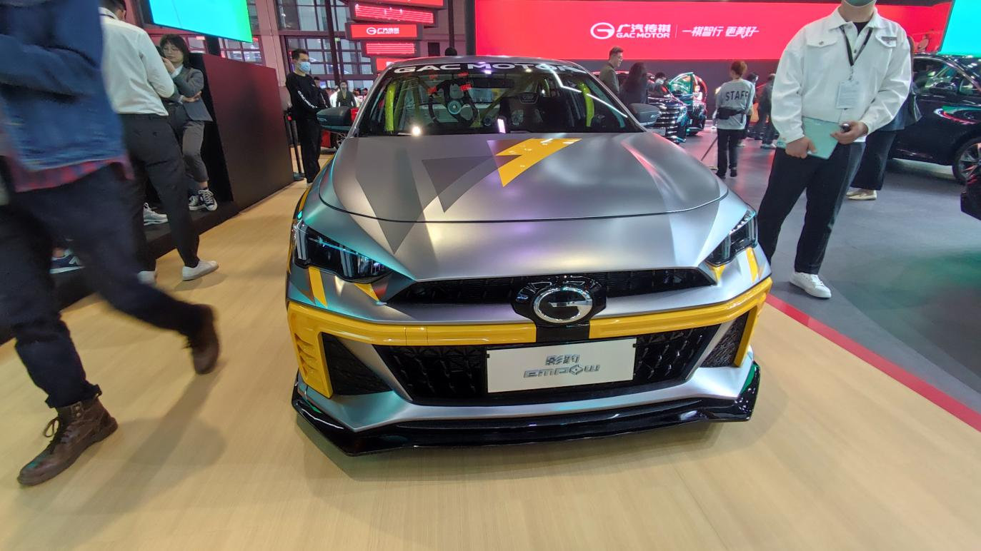 2021上海车展直击彰显轻跑概念广汽传祺影豹正式亮相