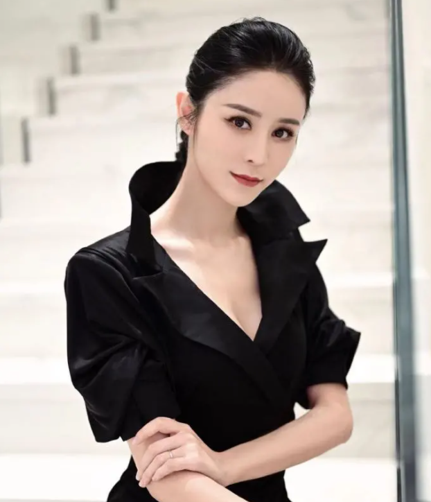 张馨月与黑粉线上公开对线,线下不忘给老公林峯庆生