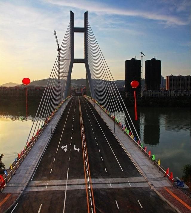 183亿,网友:可惜旁边有两栋烂尾楼|烂尾楼|百色|总投资_新浪新闻