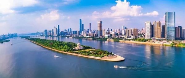 长沙小哥哥们街头吃辣条跨年,网友评论热闹了休闲区蓝鸢梦想 - Www.slyday.coM 长沙小哥哥们街头吃辣条跨年,网友评论热闹了休闲区蓝鸢梦想 - Www.slyday.coM