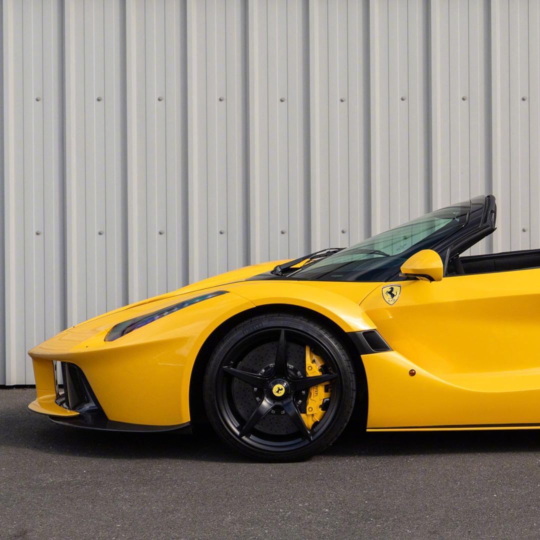 黄色法拉利laferrariaperta