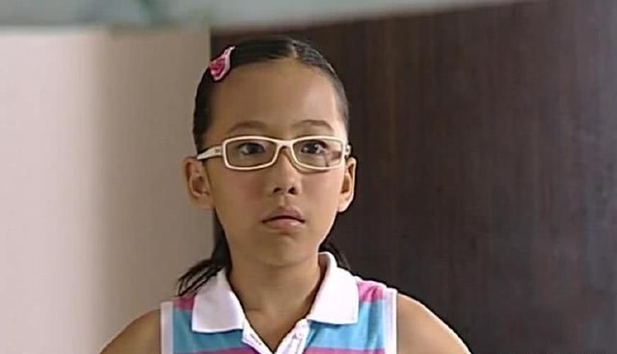 饰演严莉莉,以及林小君,方珍妮两个死党的小演员如今还在演艺圈里打拼