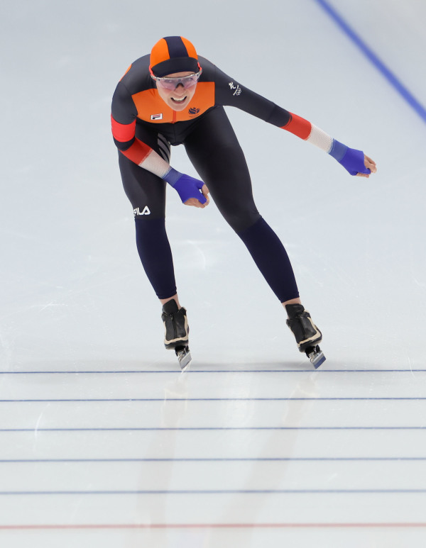 （北京冬奥会）速度滑冰——女子3000米决赛：荷兰选手伊雷妮·斯豪滕夺冠休闲区蓝鸢梦想 - Www.slyday.coM