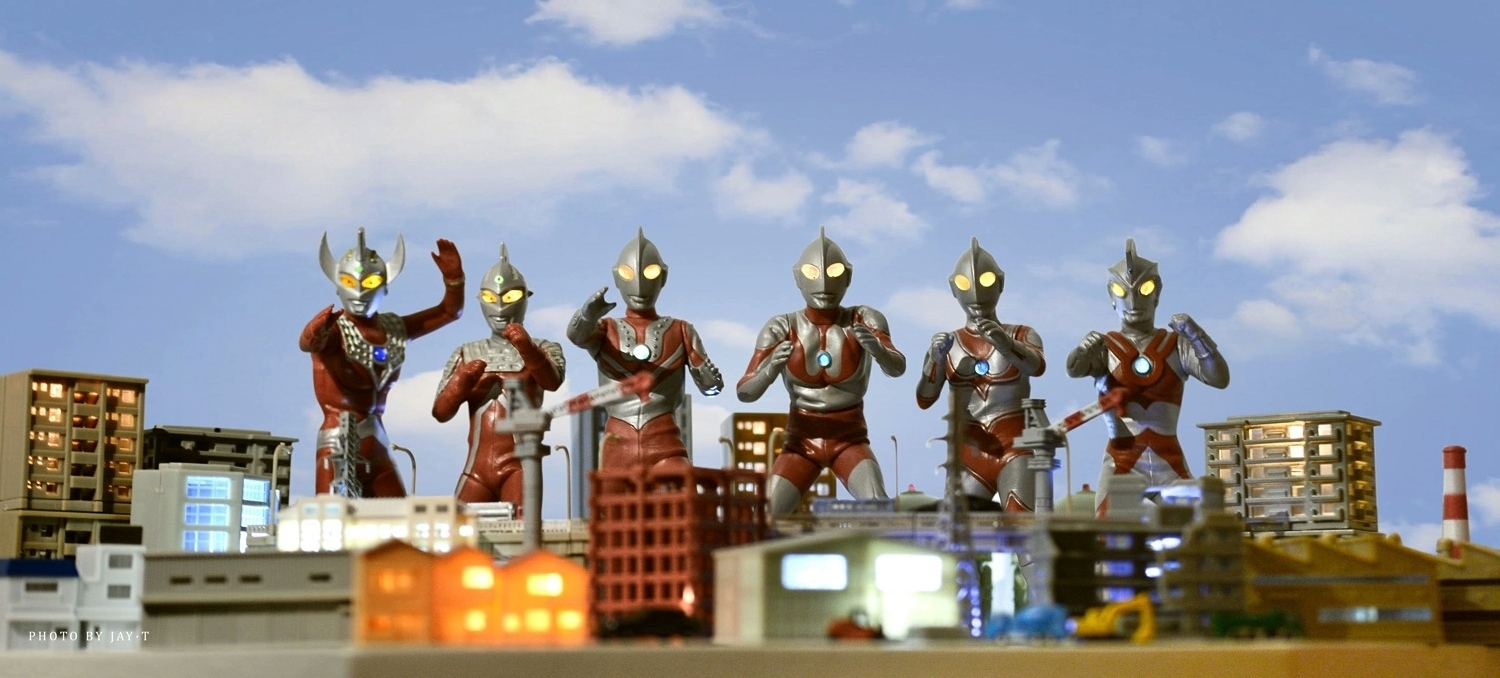 奥特六兄弟发光扭蛋创意摄影全景图五配色背景!你喜欢哪张?