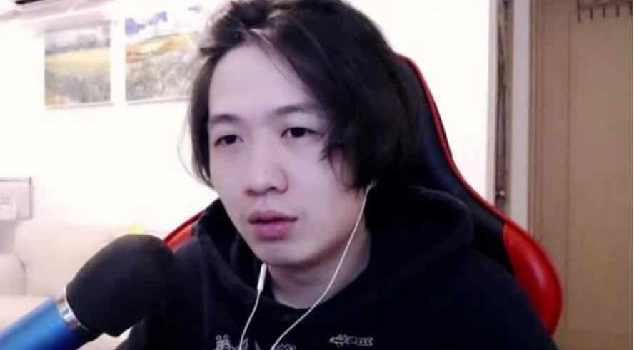 王者荣耀吕德华自曝青春照,颜值堪比校草,帅到让粉丝不敢信