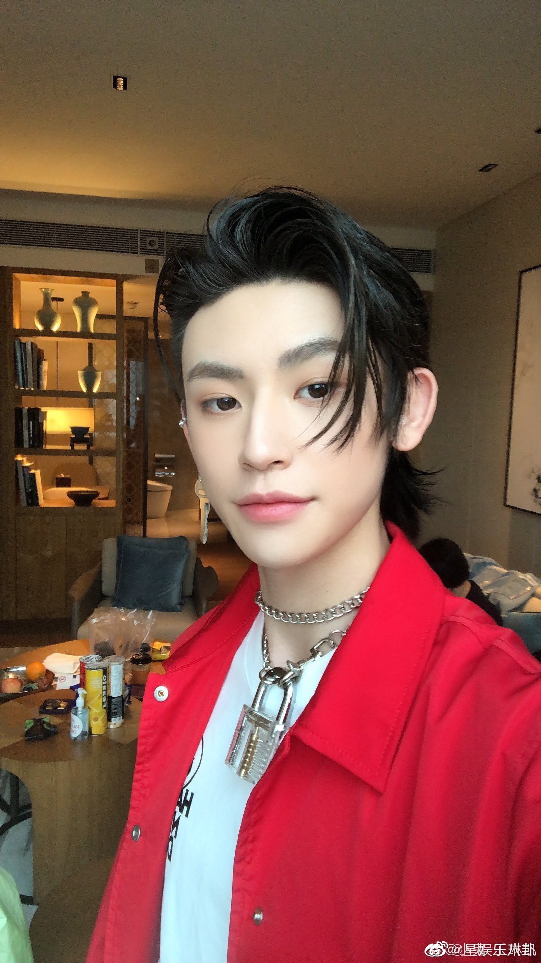 小鬼王琳凯自拍 小鬼王琳凯微博更新__财经头条