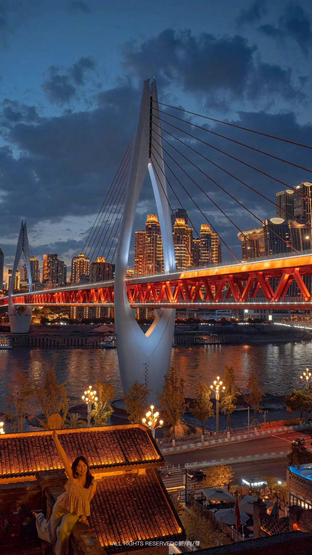 总要去趟重庆噻吹吹嘉陵江的晚风走走南滨路去趟长江国际