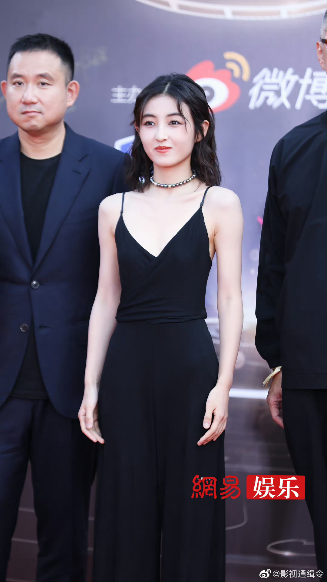 张子枫红毯造型生图96 小吊带 阔腿裤 整体干练又可爱