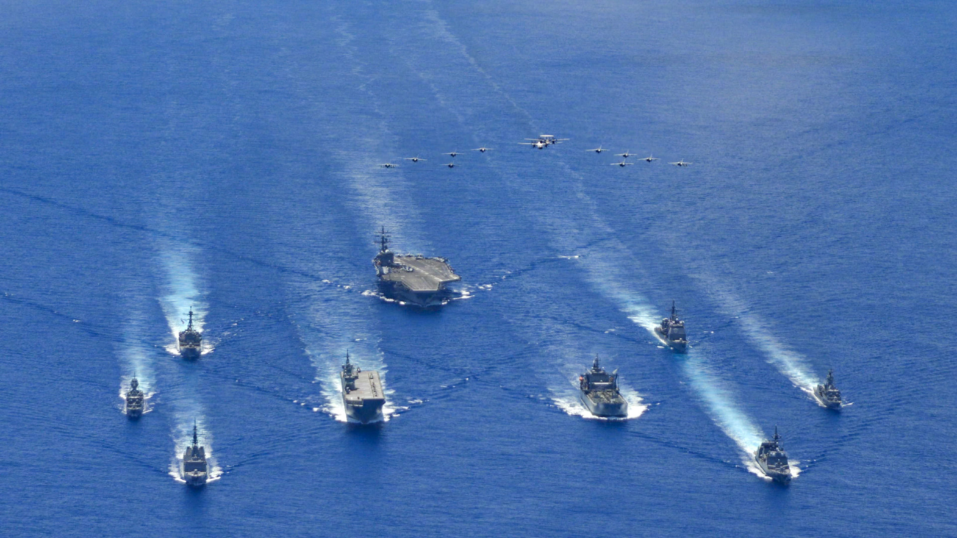 美日澳三国军舰菲律宾海高调开秀