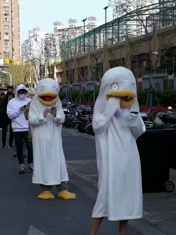 此刻上海，核酸检测仍在进行！市民花式致敬“大白”，现场有笑有泪……休闲区蓝鸢梦想 - Www.slyday.coM