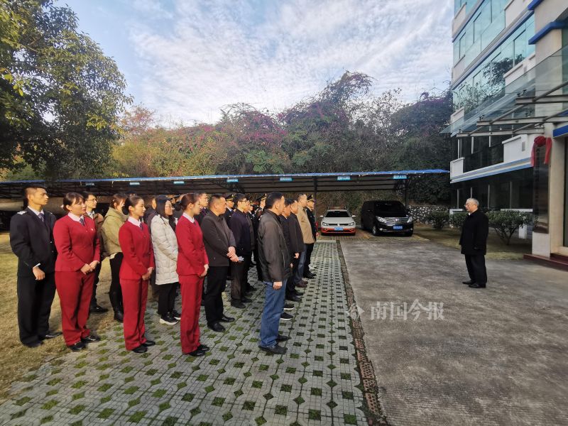 中心党委书记姜永春,自治区高速公路发展中心柳州分中心负责人罗玺