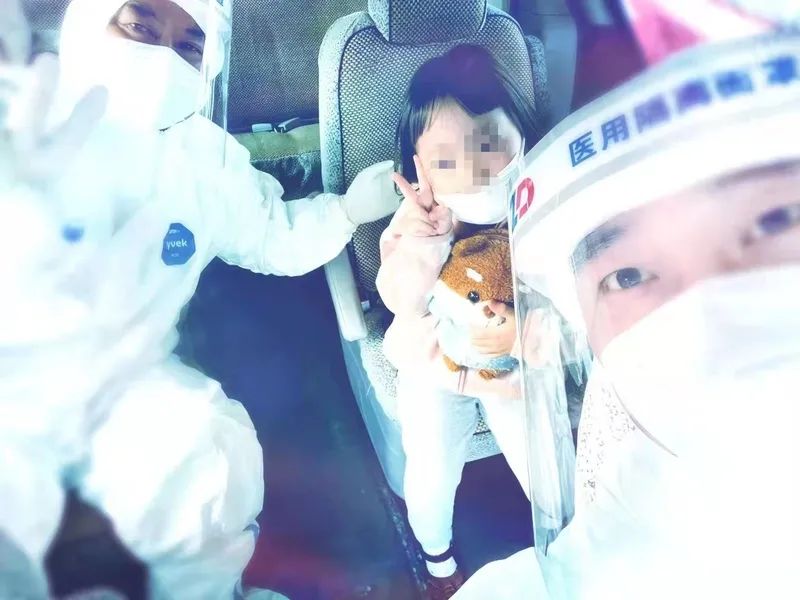 疫情下上海人的互助太暖了！街道自建编外“120”、小夫妻免费给邻居送菜…挑战当前，团结就是力量休闲区蓝鸢梦想 - Www.slyday.coM