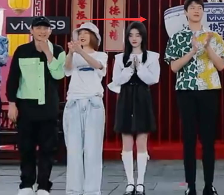 鞠婧祎身高作假当她和一米六的吴昕同框真实情况一眼看出