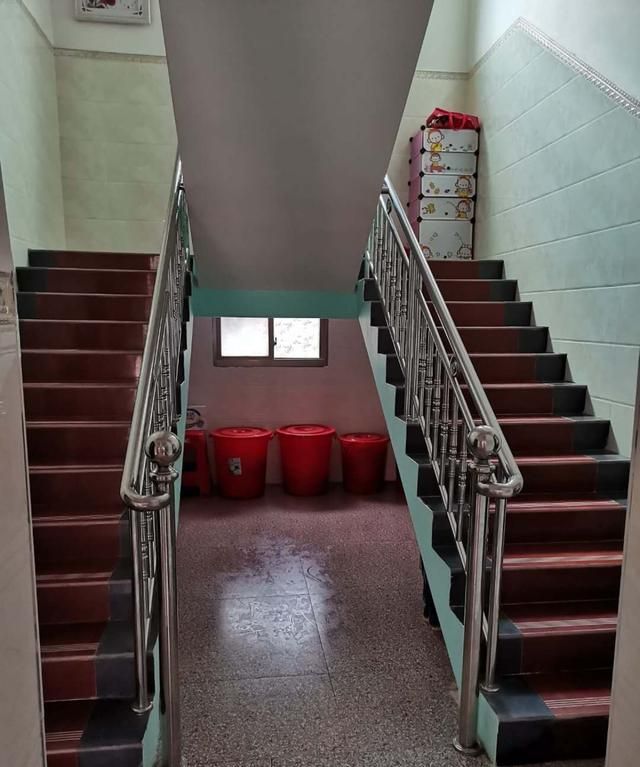 晒晒婆家的农村婚房,楼梯设计很有特色,估计你们没见过