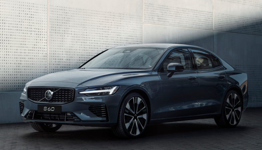 30万元级豪华运动轿车如何选？沃尔沃S60对比宝马3系