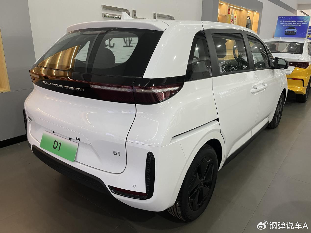 4s店实拍比亚迪五座mpvd1车小空间大电动侧滑门上下车方便