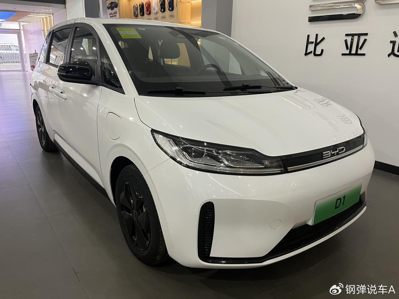 4s店实拍比亚迪五座mpvd1车小空间大电动侧滑门上下车方便